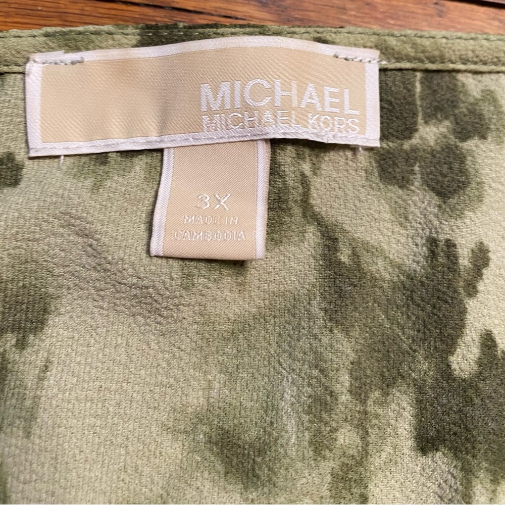 Michael Michael Kors Olive Floral Smocked Blouse – Green – Size 3X - Picture 6 of 9